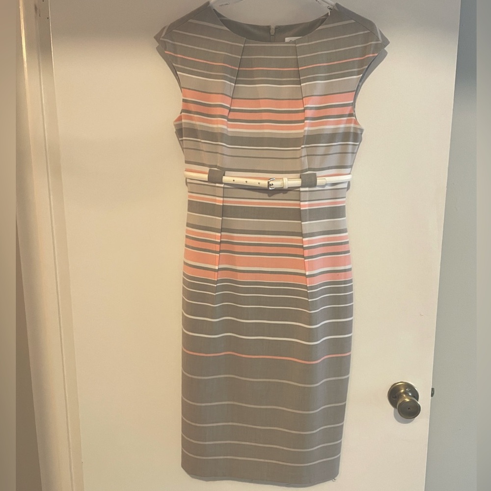 Calvin Klein — Dress - Size 4 Elegant office or casual event dress.